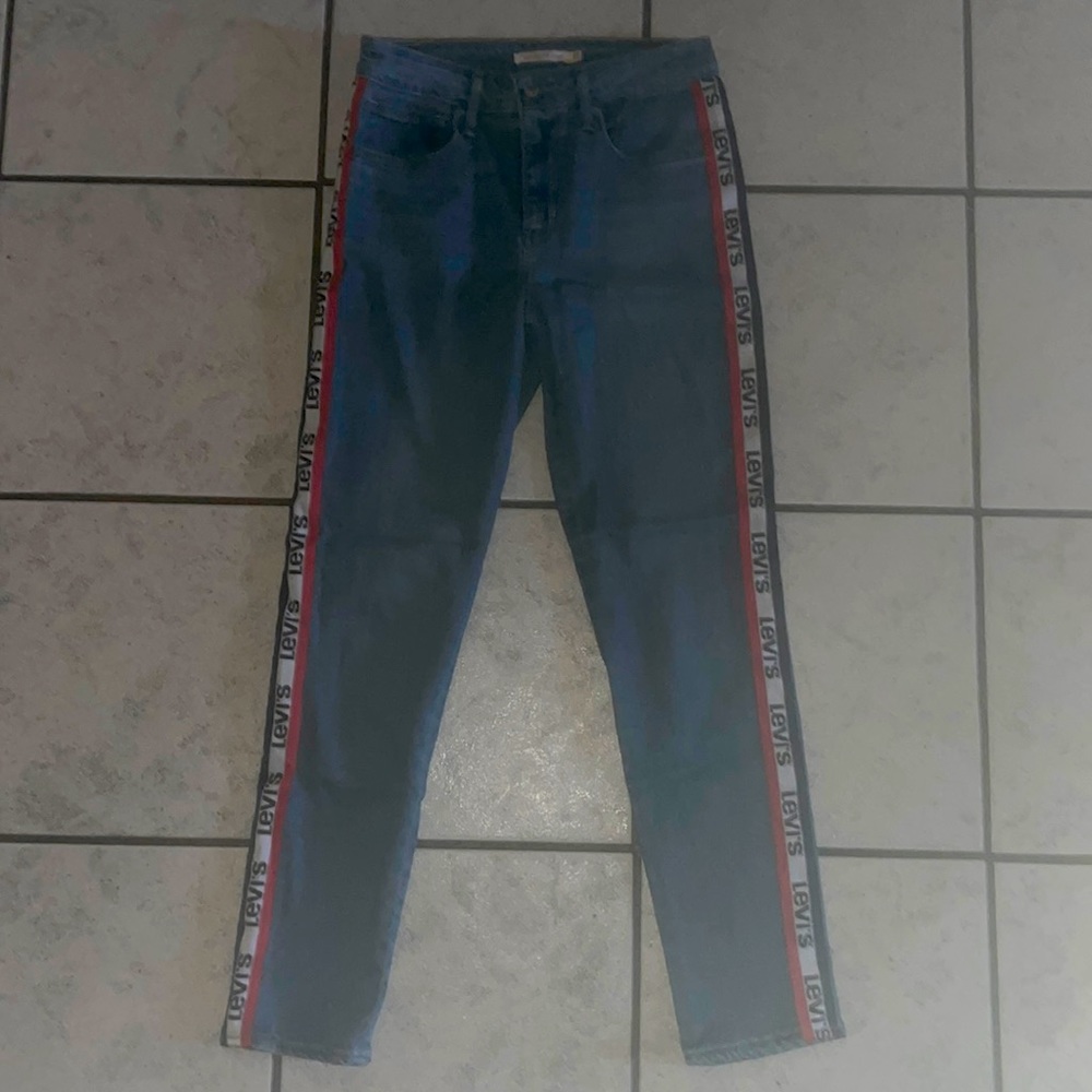 Like new Levi’s 721 high rise skinny size 27